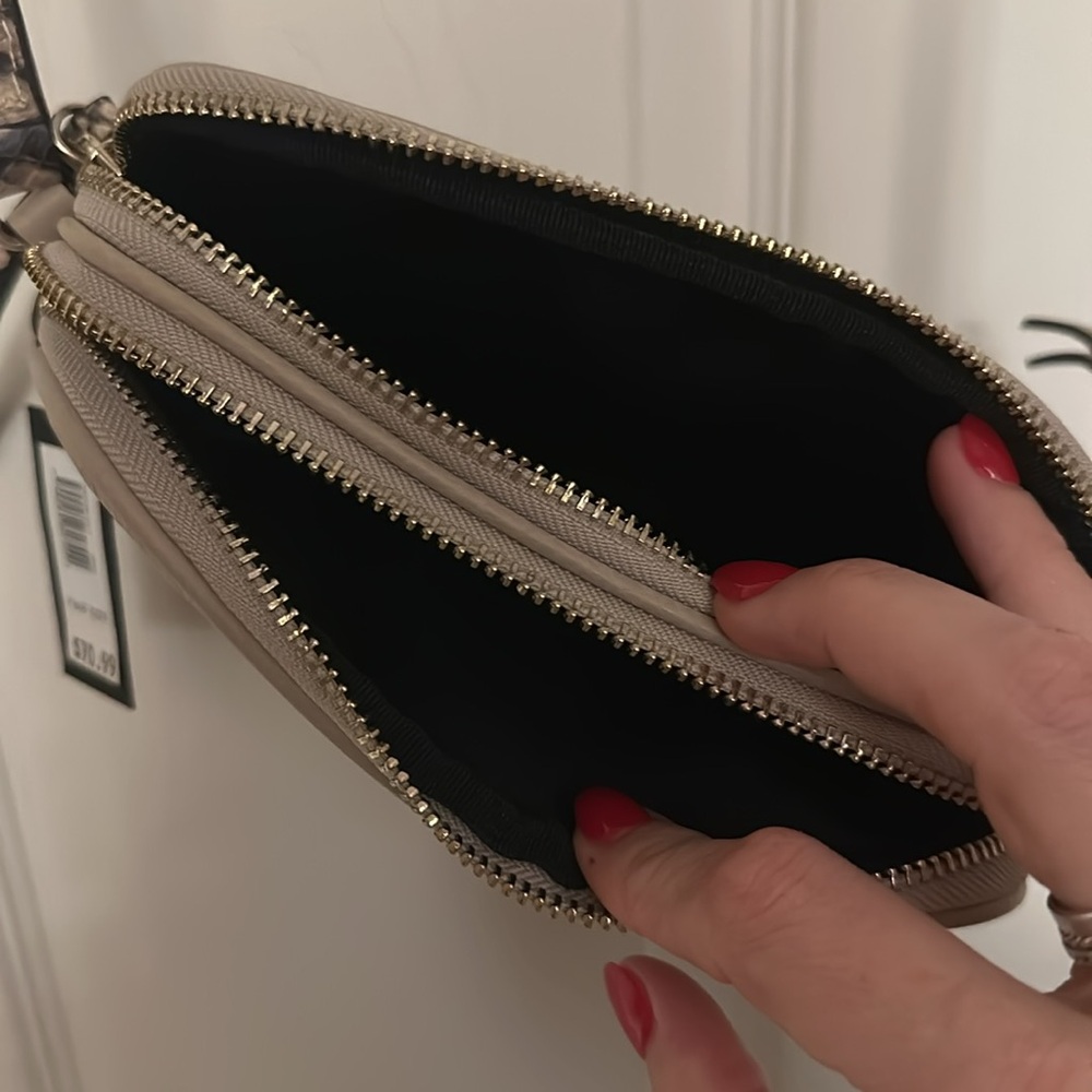 Banana republic leather crossbody snake strap - Picture 3 of 4